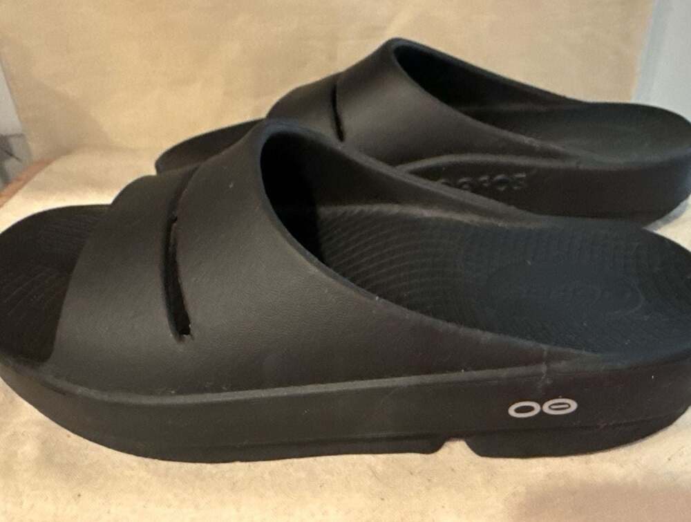 OOFOS OOahh Recovery Slide Sandals Black M4 W6